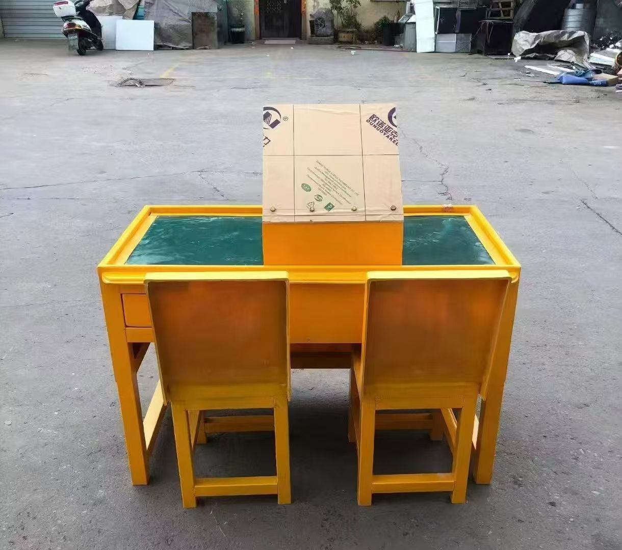 龙马潭防静电导通桌井下煤矿火工品发放桌：危险品流转的安全守护者